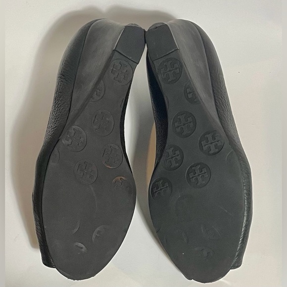 Tory Burch Sally 2 Black Leather Silver Medallion Wedge Pumps - Picture 8 of 9